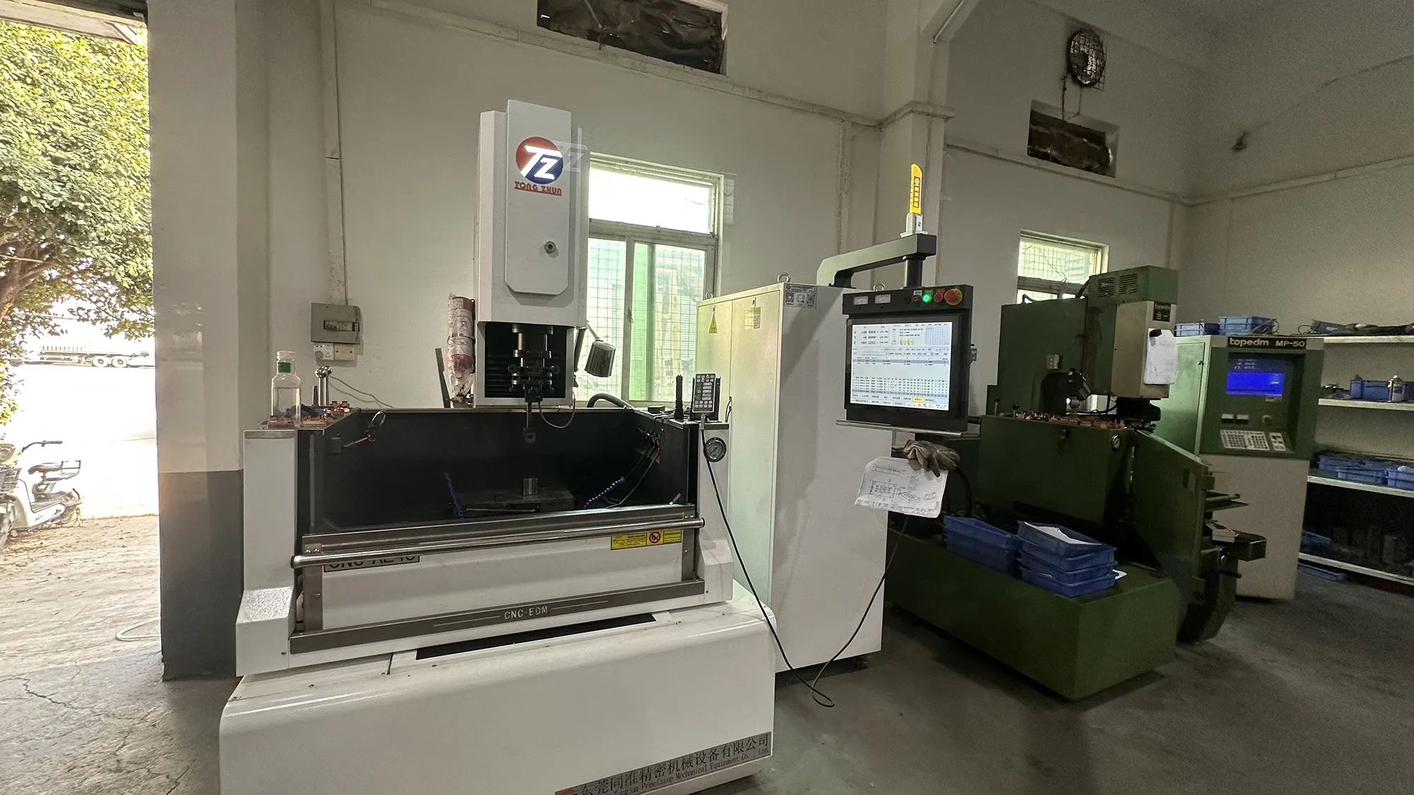 模具火花加工设备